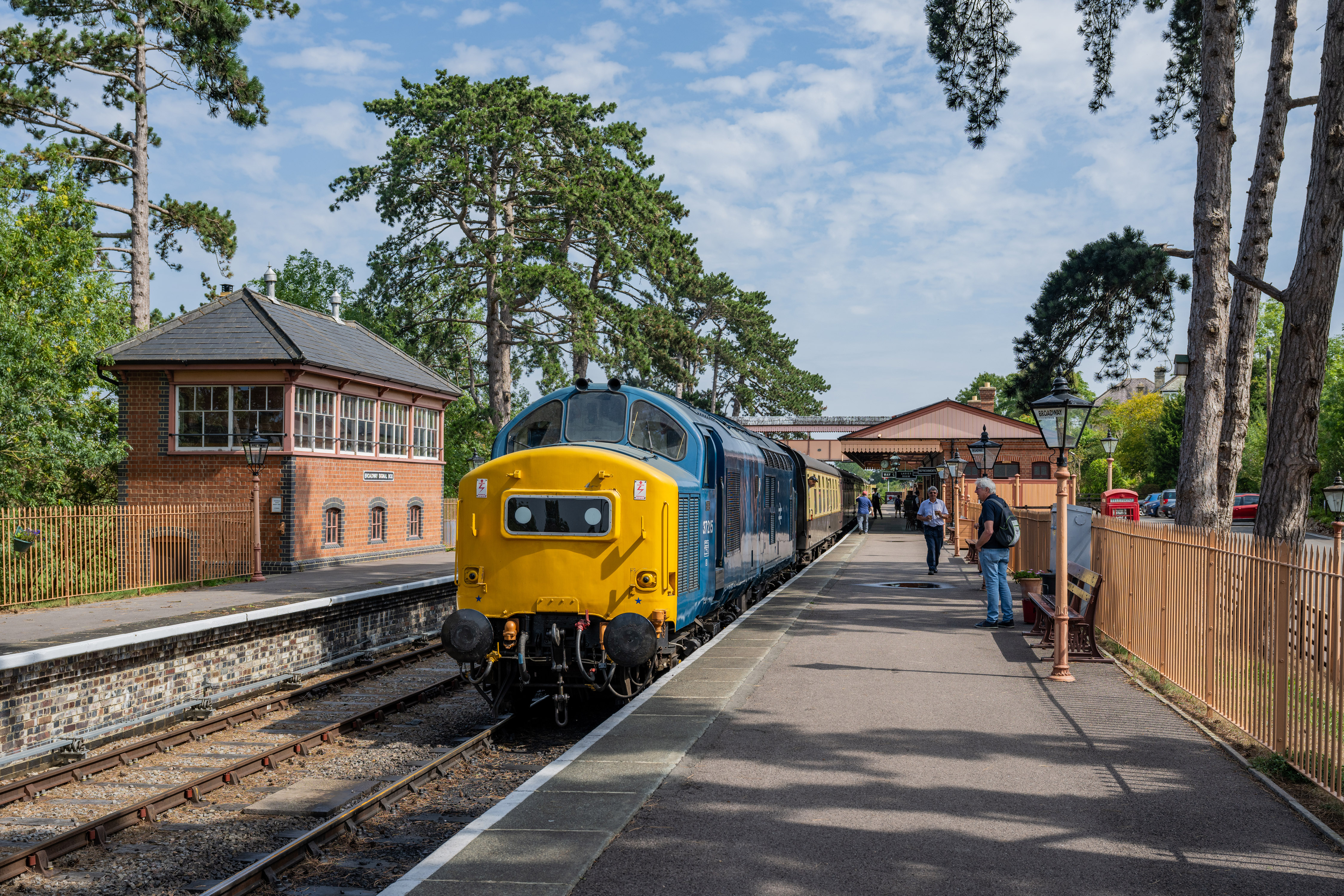 JB_37215GWSR05082025-8981_1.jpg