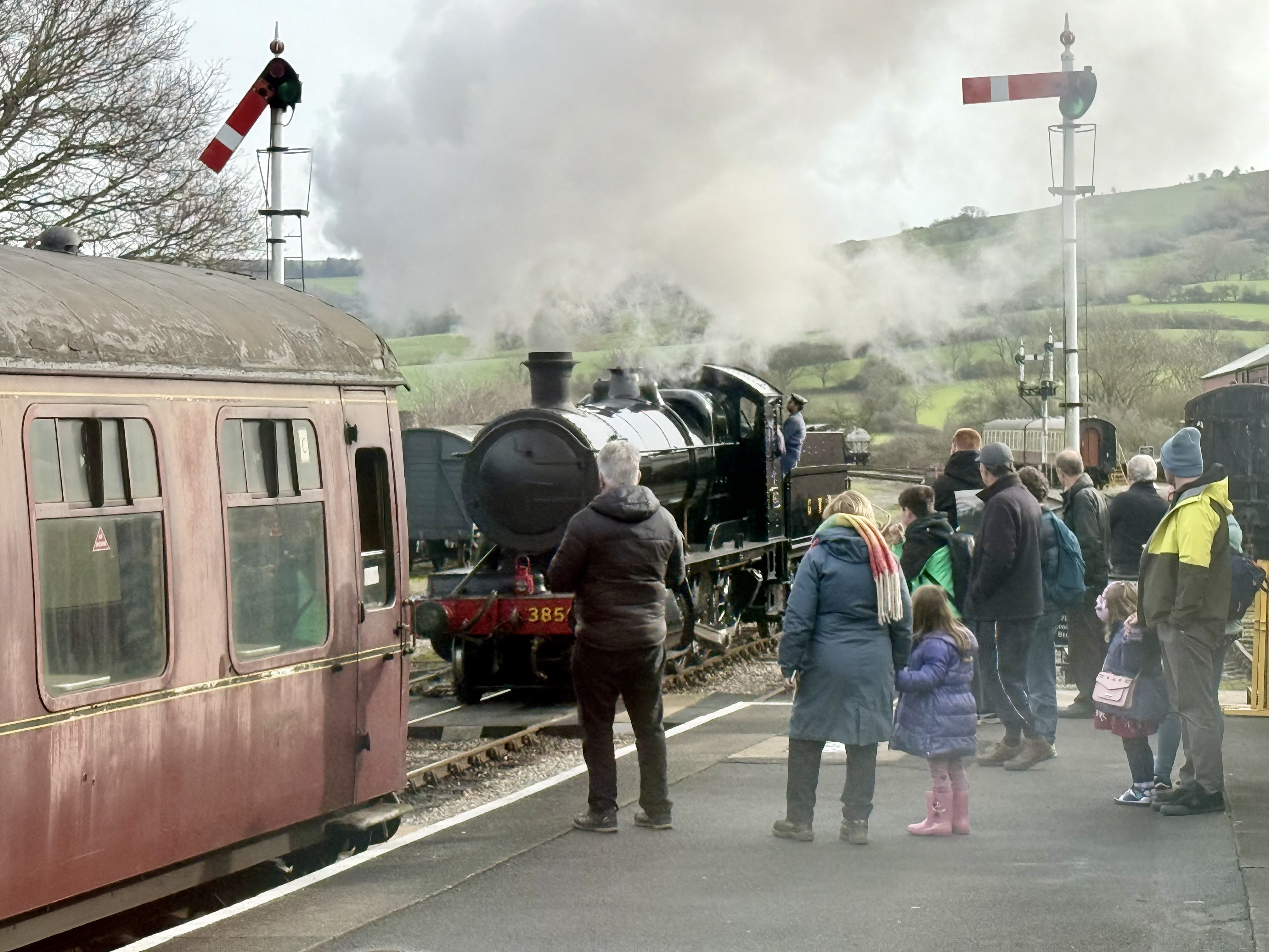 Watching 3850 run round.jpeg