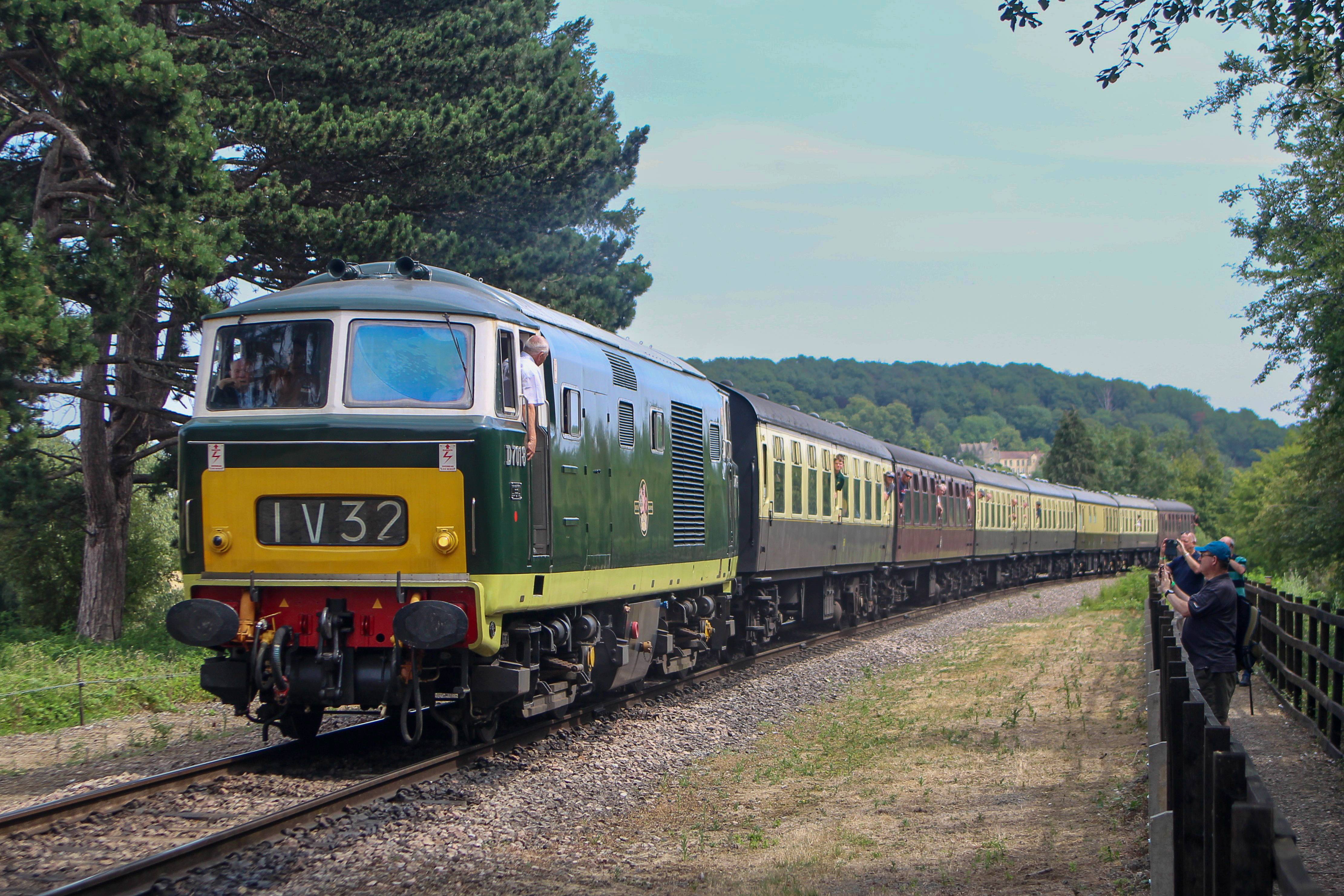 Visiting Hymek D7018 Gotherington pic Joshua Brinsford.jpg