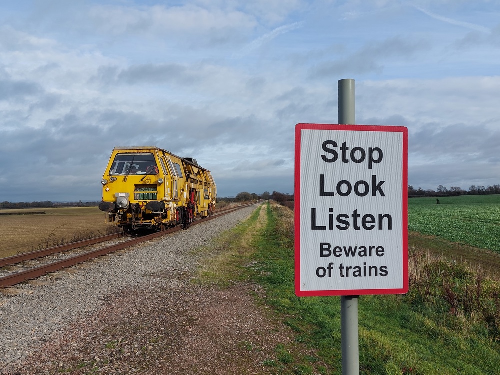 Tamping at Laverton 20251103.jpg