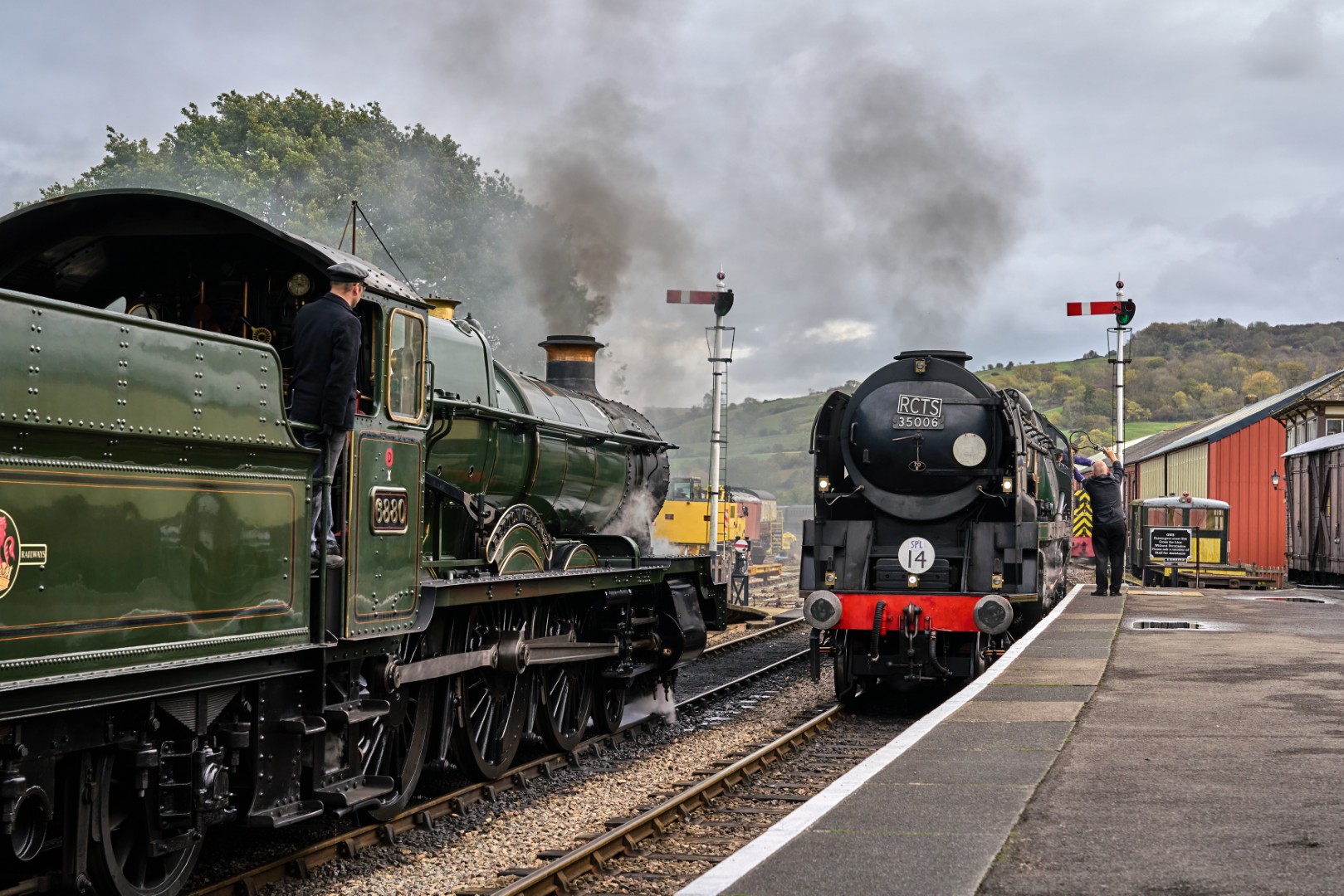 South meets West at Winchcombe 28-10-25 AJM.jpg