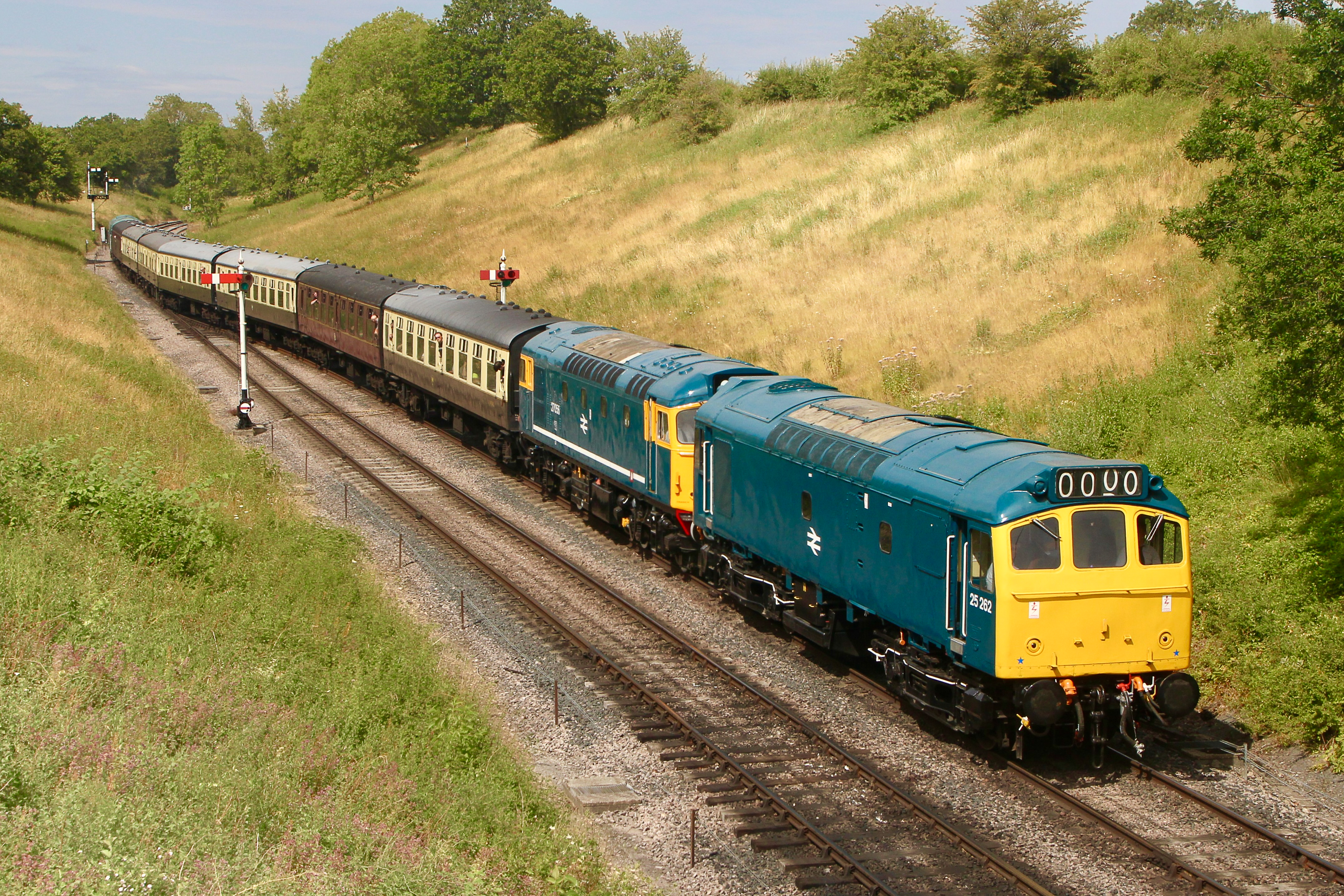 Visiting 25262 and 27056 Toddington drying cutting pic Joshua Brinsford.jpg
